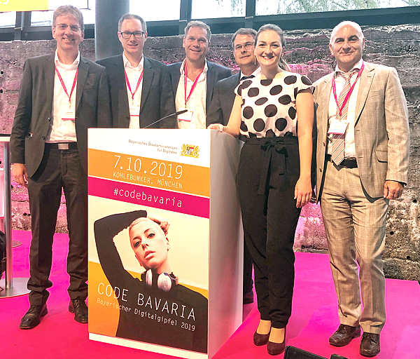 Mitglieder der IFI Gruppe auf dem bayerischen Digitalgipfel 2019 in München mit Judith Gerlach, bayerische Staatsministerin für Digitales